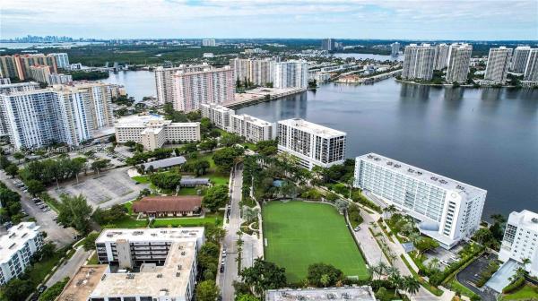 FAIRVIEW HOUSE CONDO