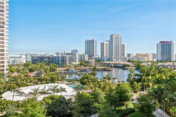 600 THREE ISLANDS BLVD #101, HALLANDALE BEACH, FL 33009