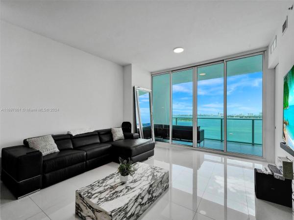 PARAMOUNT BAY CONDO