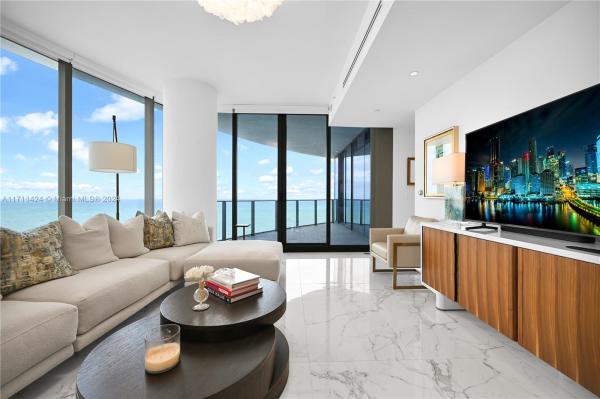 RITZ CARLTON RESIDENCES