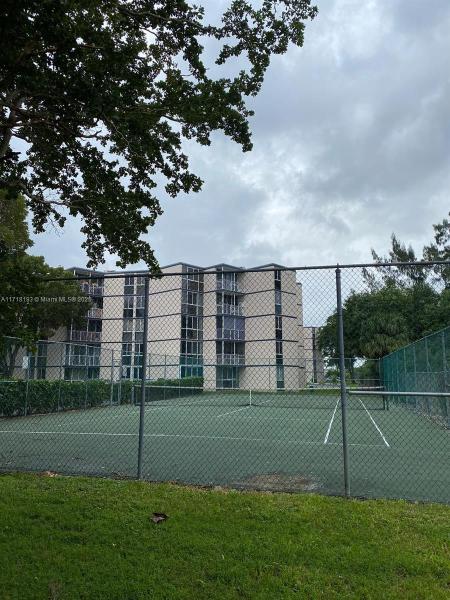 LAS BRISAS@ COUNTRY CLUB