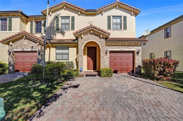 CENTURY GARDENS AT TAMIAM