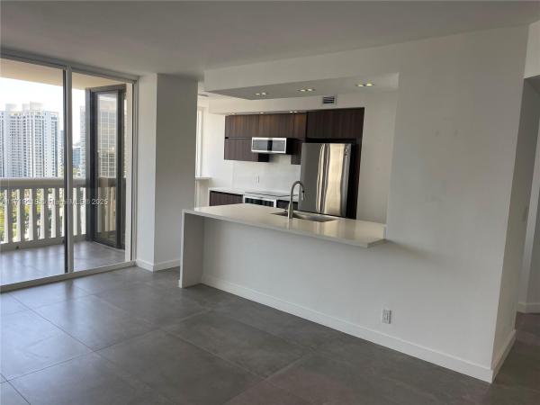 1000 ISL BLVD WILLIAMS IS