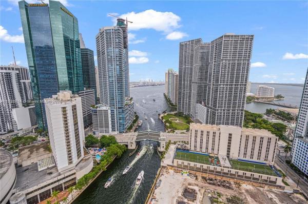 BRICKELL ON THE RIVER N T