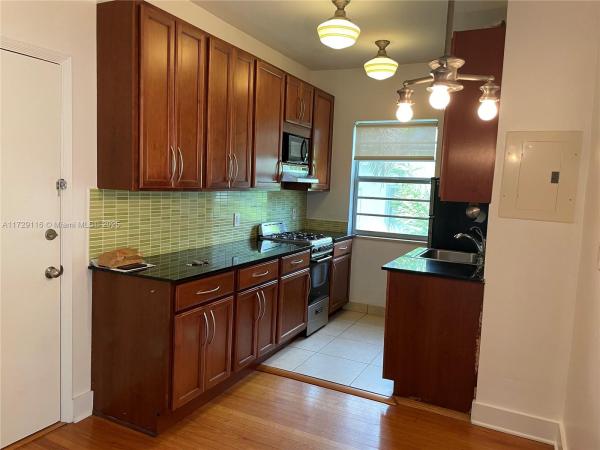 VILLA LUCCA SOUTH CONDO