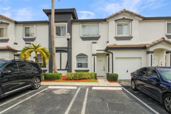 TOWNGATE CONDO THIRTEEN