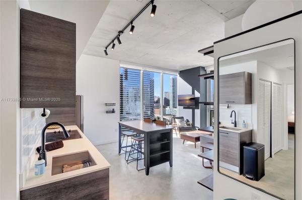 151 SE 1ST ST #1511, MIAMI, FL 33131