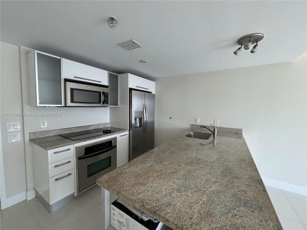 LATITUDE ON THE RIVER CON