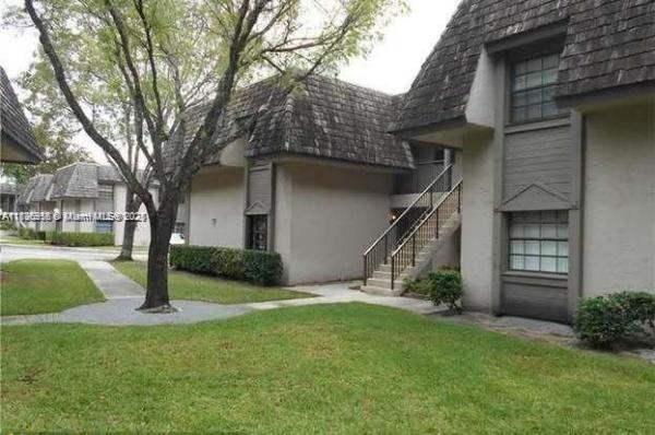 GRENADIER LAKES AT WELLEB