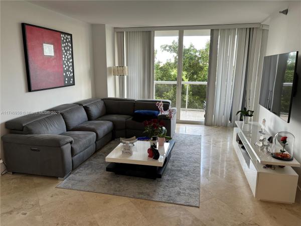 HARBORSIDE AT THE WATERWA