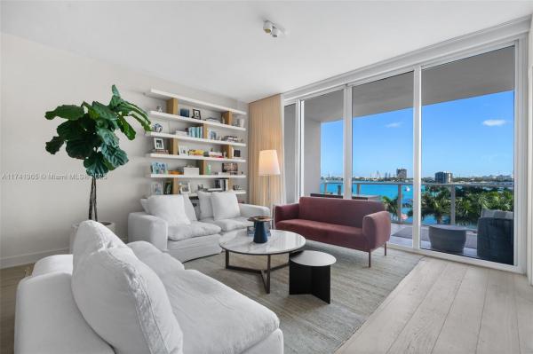 PARAMOUNT BAY CONDO