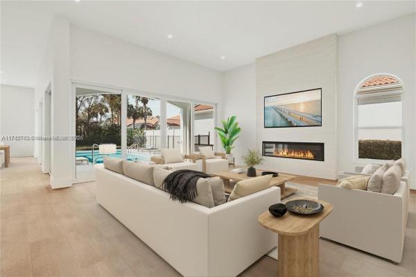 LANTERN BAY AT JONATHANS