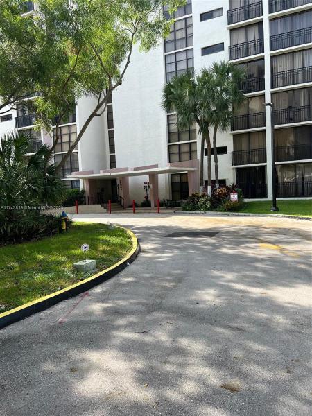 16909 N BAY RD #310, SUNNY ISLES BEACH, FL 33160