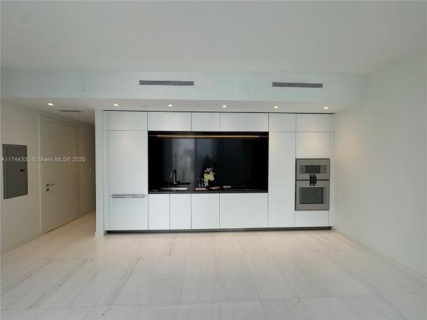 300 BISCAYNE BOULEVARD WAY #3808, MIAMI, FL 33131