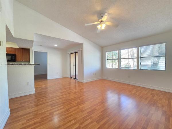 VISTA LAGO AT THE HAMMOCK