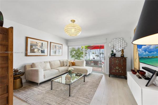 BANYAN VILLAGE CONDO