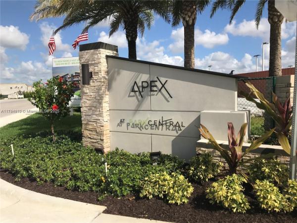 APEX AT PARK CENTRAL