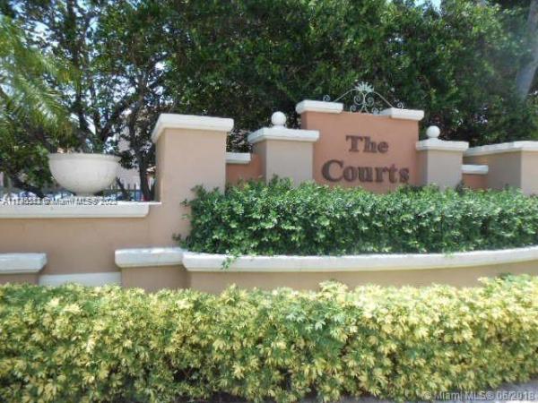 THE COURTS AT DORAL ISLES