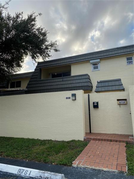 KENDALE LAKES TOWNHOUSE C