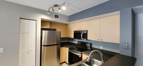 EMERALD ISLE AT LAGUNA LA