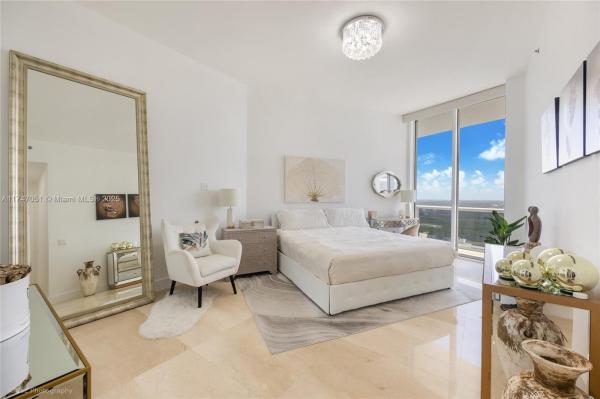 15901 COLLINS AVE #4105, SUNNY ISLES BEACH, FL 33160