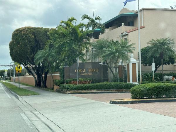 CORAL POINTE TOWNHOMES CO