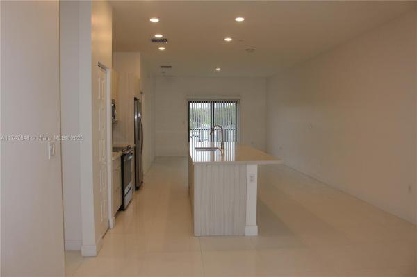 APEX AT PARK CENTRAL COND