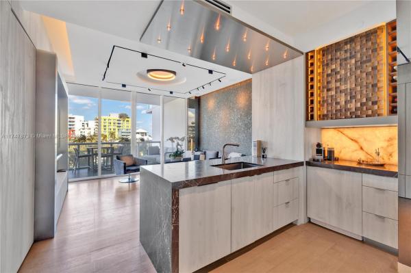 CONTINUUM ON SOUTH BEACH