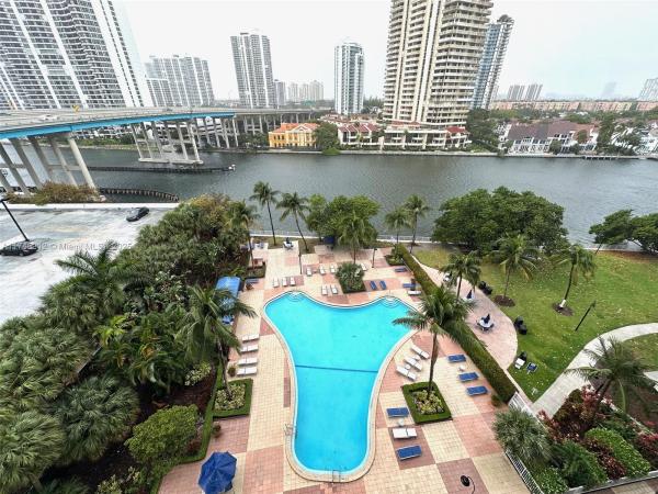 19390 COLLINS AVE #905, SUNNY ISLES BEACH, FL 33160