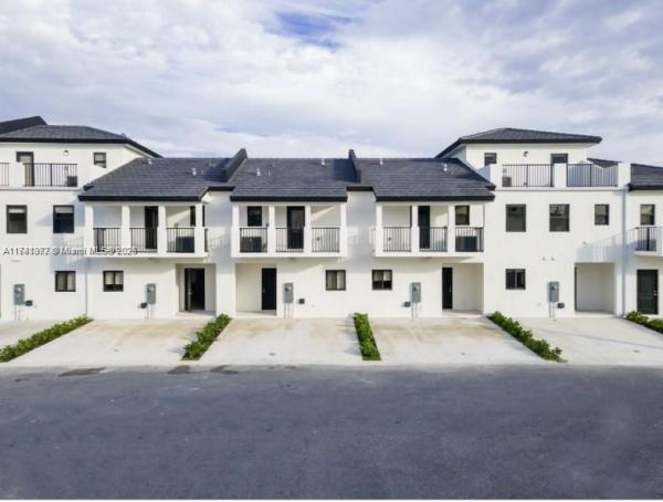 SOUTHERN VILLAS TOWNHOMES