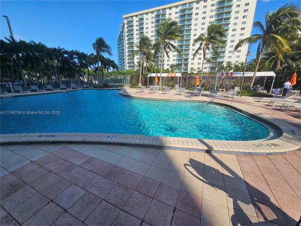 19380 COLLINS AVE #706, SUNNY ISLES BEACH, FL 33160