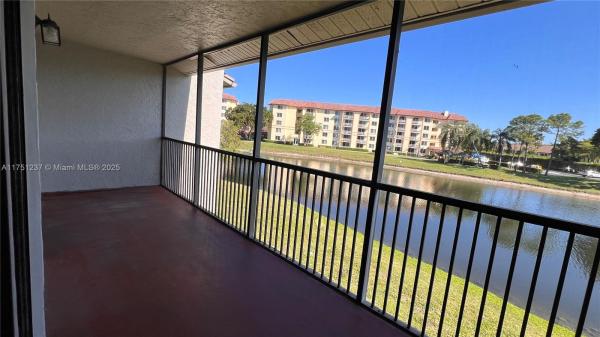 VILLAS AT MEADOW LAKES CO