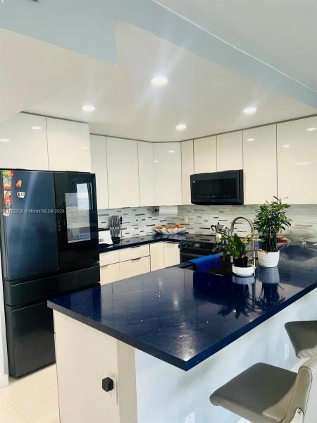 BAYVIEW TOWERS CONDO SOUT