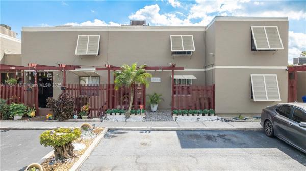 VILLAS WEST TOWNHOMES