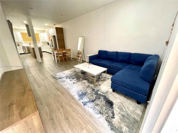 SHOMA HOMES AT COUNTRY CL