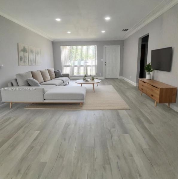 HOLLYWOOD BEACH GARDENS