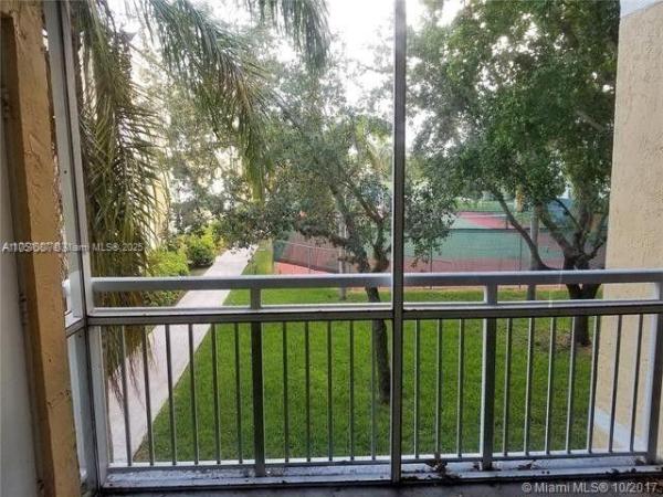 LE CLUB AT OLD CUTLER CON