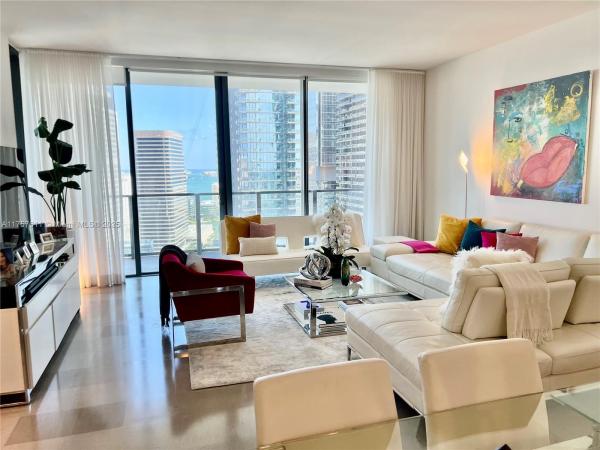 88 SW 7TH ST #2807, MIAMI, FL 33130