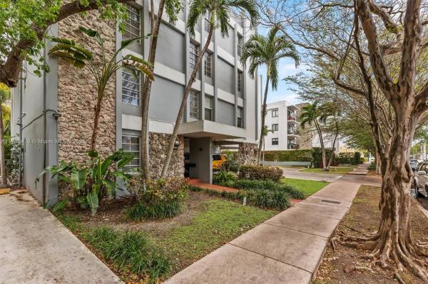 BARCELONA COURT CONDO