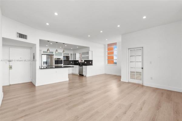 BUCKLEY TOWERS CONDO - EA