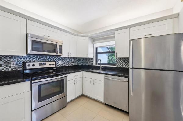 BAYWOOD VILLAGE I-B CONDO