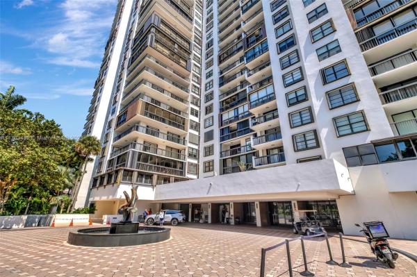 BRICKELL BAY CLUB CONDO