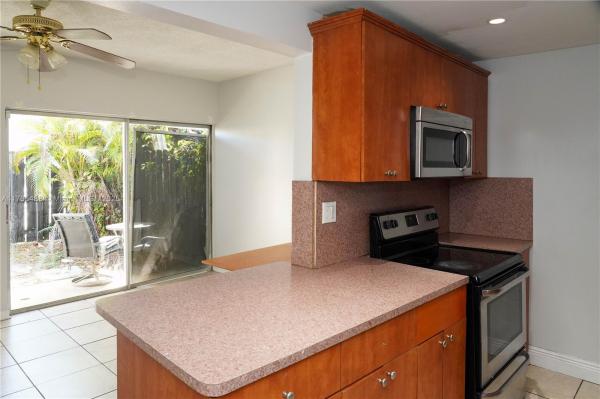 WOODLANDS TOWNHOUSE CONDO