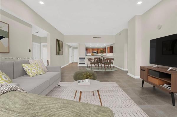 COLONNADE AT DADELAND SE