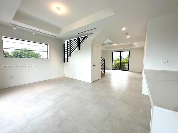 AMD MIAMI SUBURBAN AC