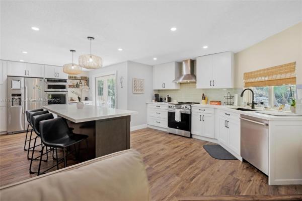 ROLLING HILLS LAKE ESTATE