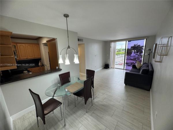 FONTAINEBLEAU GARDENS CON