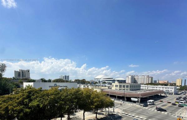 PRESIDENTIAL CORNERS COND