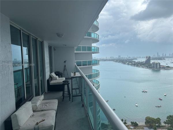 1800 CLUB CONDO