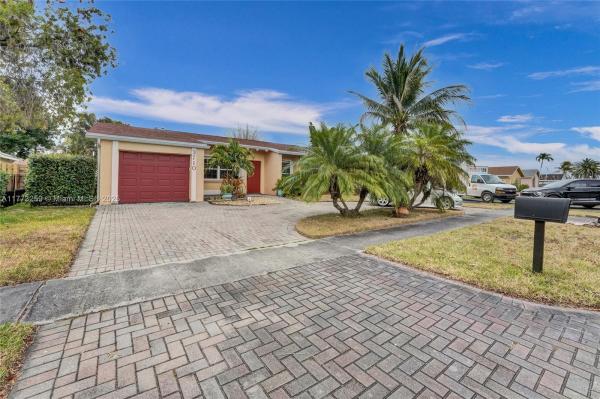 SUNRISE GOLF VILLAGE